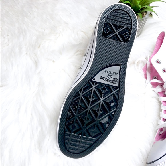 SOLD Converse x Hello Kitty Chuck Taylor HiTop - Picture 8 of 8